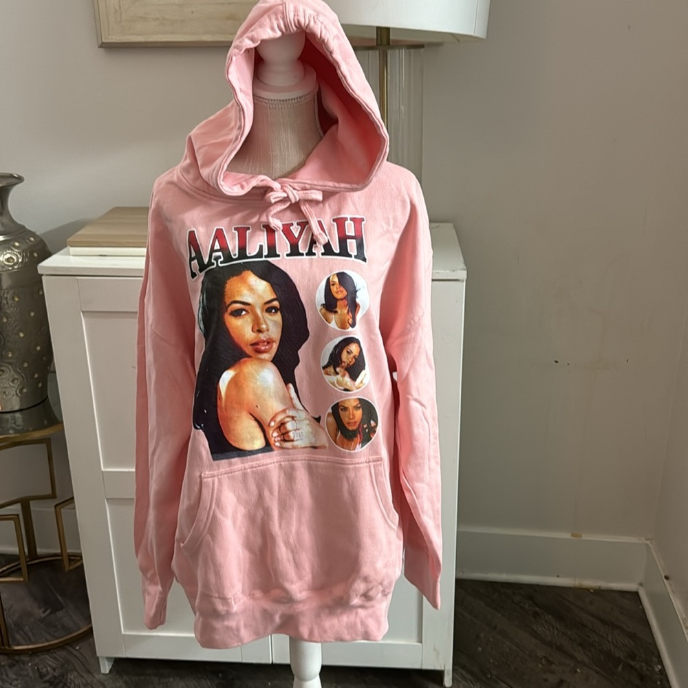 AAliyah NWOT Graphic Unisex Pink Hoodie Sweatshirt—Male size XL